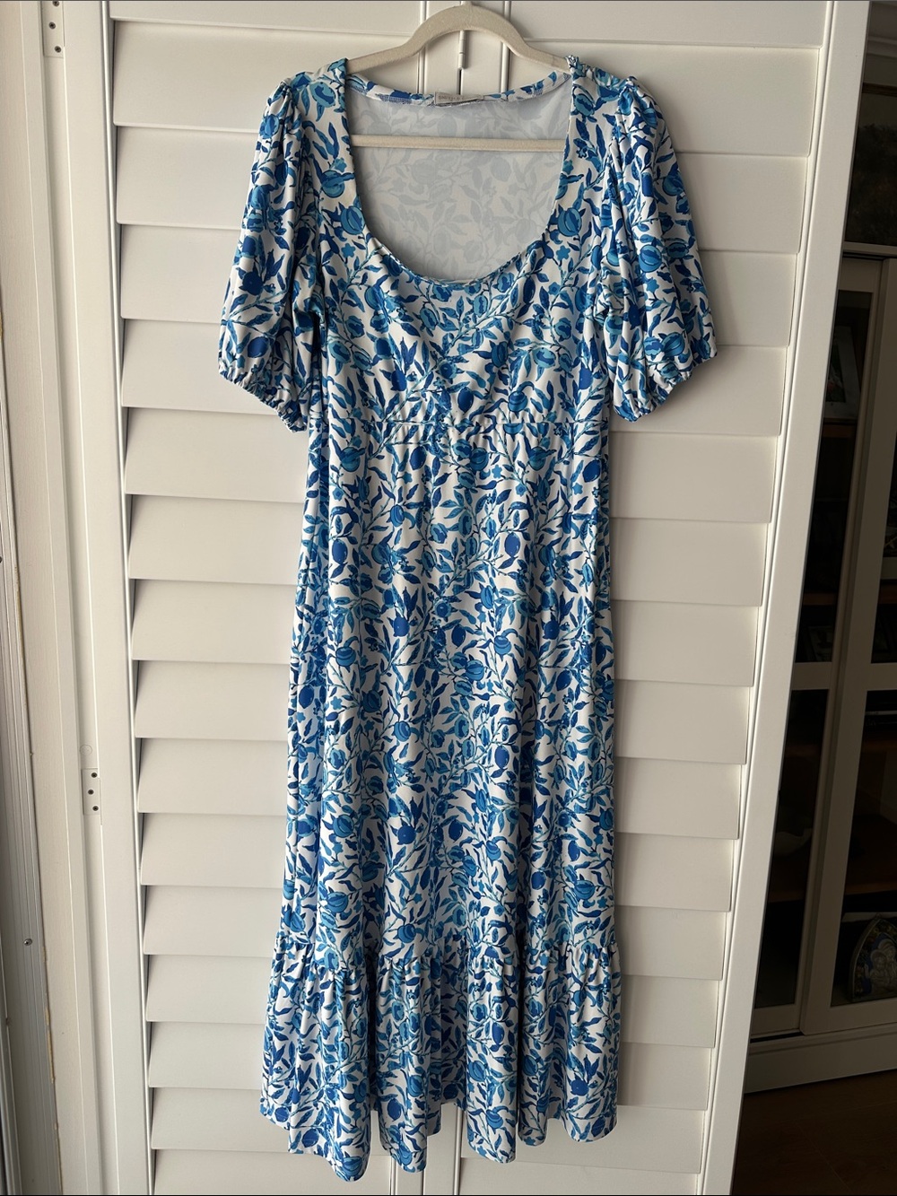 Smith and Quinn blue and white maxi with puff sleeve XL